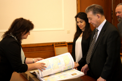 ЦЕННО ДАРЕНИЕ ОТ АКАДЕМИЯТА НА НАУКИТЕ НА АЗЕРБАЙДЖАН